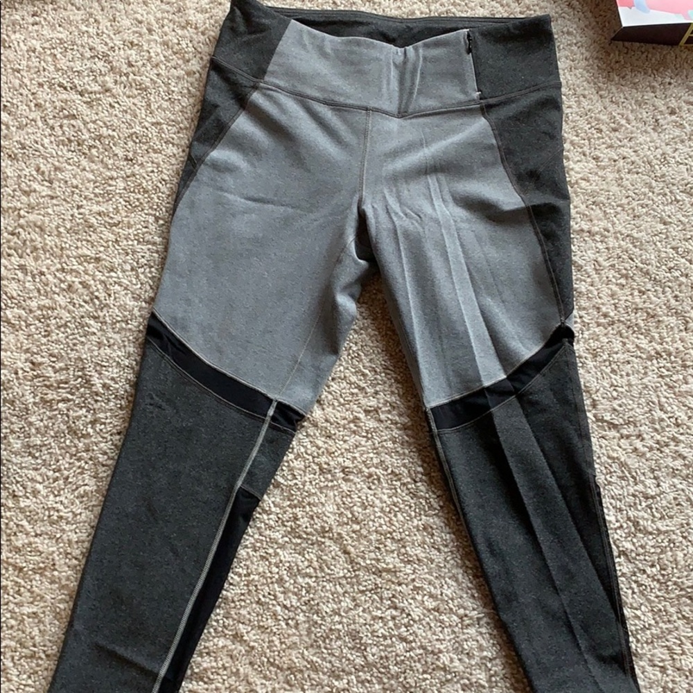 Calia by Carrie Underwood leggings